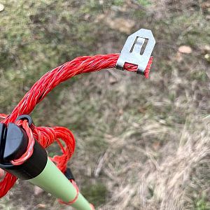 Elektrická síť pro ovce, detail na horní připojovací vodič