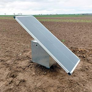 Expertná súprava solárneho plotu - Kompletná bezpečnostná skrinka + 1J napájací zdroj, 40 W panel, 20 mm páska