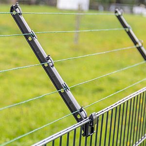 Izolátor pre elektrický ohradník s ochranou proti škodcom, dĺžka ramena 40 cm