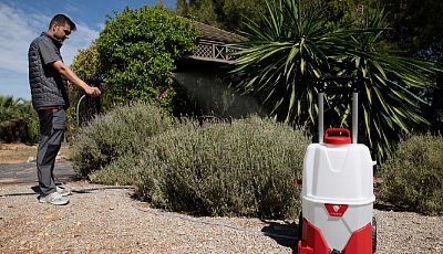 Pojazdný akumulátorový postrekovač Pulmic Pegasus 35