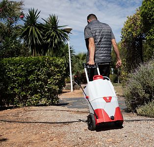 Pojazdný akumulátorový postrekovač Pulmic Pegasus 35