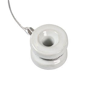 Porcelánový rohový izolátor vrátane oceľového lanka s okom