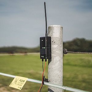 Pripojený kontrolný monitor MX10 na elektrickom ohradníku