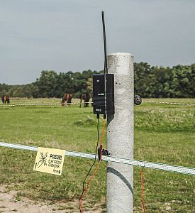 Pripojený kontrolný monitor MX10 na elektrickom ohradníku